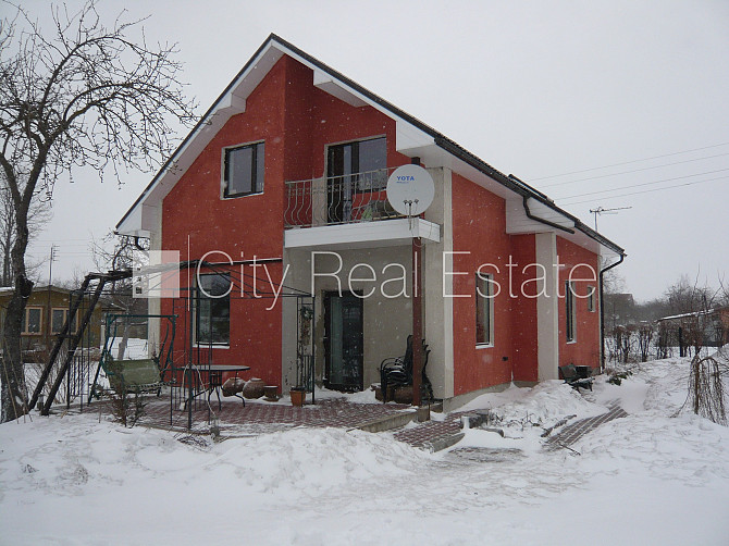 Labiekārtots apzaļumots pagalms, bruģēts piebraucamais ceļš, iežogota teritorija ar metāla Jelgava un Jelgavas novads - foto 1