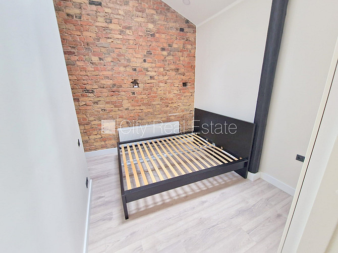 Fasādes māja, renovēta māja, labiekārtots apzaļumots pagalms, slēgts pagalms, ieeja no Rīga - foto 19