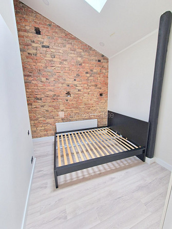 Fasādes māja, renovēta māja, labiekārtots apzaļumots pagalms, slēgts pagalms, ieeja no Rīga - foto 18