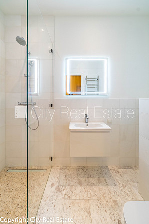 Jaunceltne, slēgts pagalms, ieeja no pagalma, ir lifts, balkons 1,90 m2, logi vērsti mājas abās Rīga - foto 8