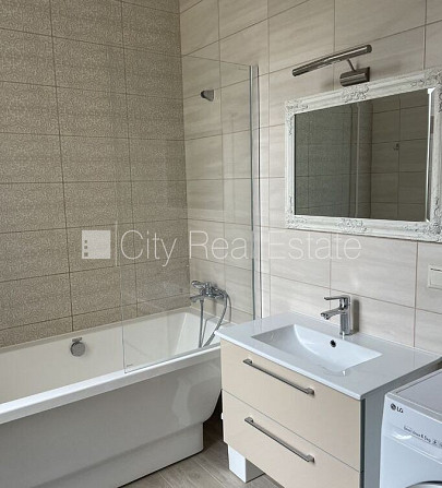 Fasādes māja, renovēta māja, ir lifts, kāpņu telpa pēc kapitālā remonta, guļamistabu Rīga - foto 10