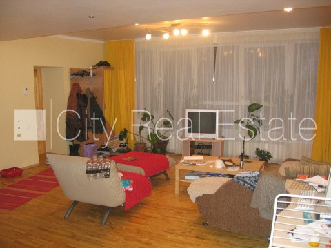 Slēgta teritorija, vieta automašīnai, studio tipa, virtuve apvienota ar viesistabu, mainīti Rīga - foto 2