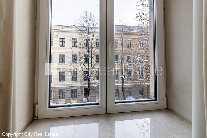 Fasādes māja, dzīvokļu skaits ēkā  12 gab., vieta vairākām automašīnām, ieeja no ielas, Rīga - foto 3