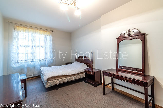 Fasādes māja, renovēta māja, bruģēts piebraucamais ceļš, ieeja no ielas, luksuss Rīga - foto 8
