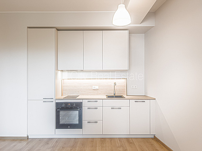 Fasādes māja, renovēta māja, slēgts pagalms, ieeja no ielas un pagalma, kāpņu telpa pēc Rīga - foto 1