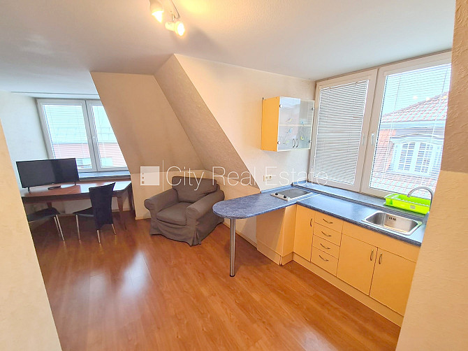 Fasādes māja, renovēta māja, ieeja no ielas, mansards, kāpņu telpa pēc kosmētiskā remonta, Rīga - foto 6