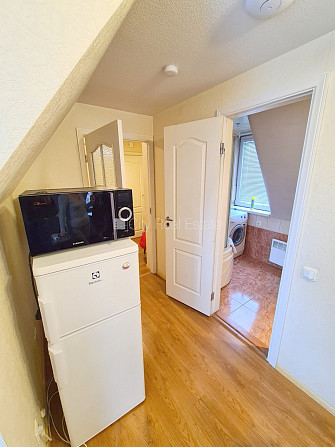 Fasādes māja, renovēta māja, ieeja no ielas, mansards, kāpņu telpa pēc kosmētiskā remonta, Rīga - foto 10