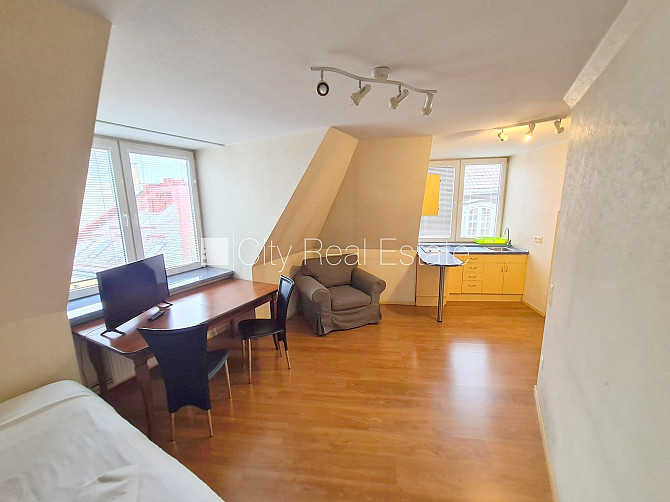 Fasādes māja, renovēta māja, ieeja no ielas, mansards, kāpņu telpa pēc kosmētiskā remonta, Rīga - foto 4
