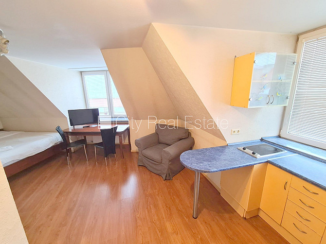 Fasādes māja, renovēta māja, ieeja no ielas, mansards, kāpņu telpa pēc kosmētiskā remonta, Rīga - foto 5