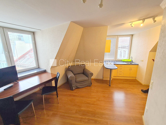 Fasādes māja, renovēta māja, ieeja no ielas, mansards, kāpņu telpa pēc kosmētiskā remonta, Rīga - foto 7