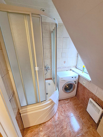 Fasādes māja, renovēta māja, ieeja no ielas, mansards, kāpņu telpa pēc kosmētiskā remonta, Rīga - foto 16