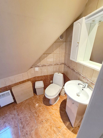 Fasādes māja, renovēta māja, ieeja no ielas, mansards, kāpņu telpa pēc kosmētiskā remonta, Rīga - foto 17