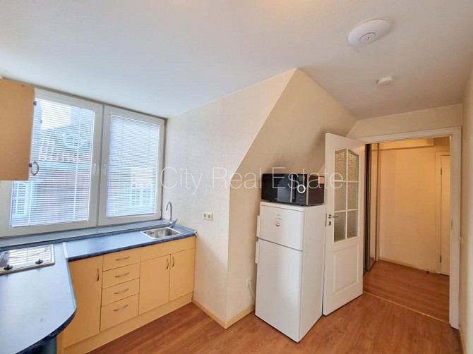 Fasādes māja, renovēta māja, ieeja no ielas, mansards, kāpņu telpa pēc kosmētiskā remonta, Rīga - foto 9