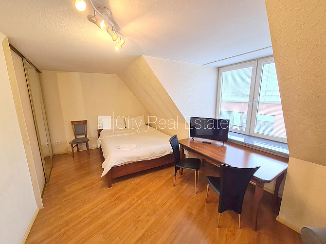 Fasādes māja, renovēta māja, ieeja no ielas, mansards, kāpņu telpa pēc kosmētiskā remonta, Rīga - foto 1