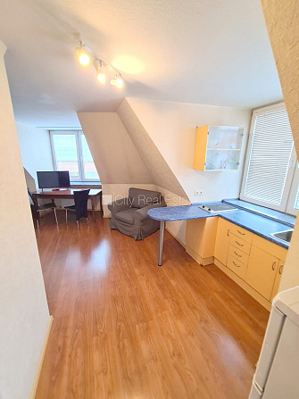 Fasādes māja, renovēta māja, ieeja no ielas, mansards, kāpņu telpa pēc kosmētiskā remonta, Rīga - foto 11