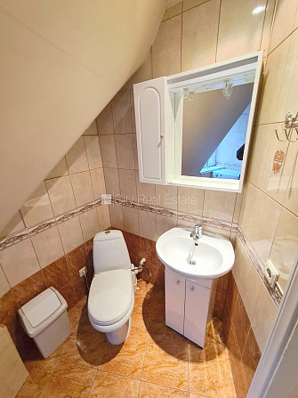 Fasādes māja, renovēta māja, ieeja no ielas, mansards, kāpņu telpa pēc kosmētiskā remonta, Rīga - foto 15