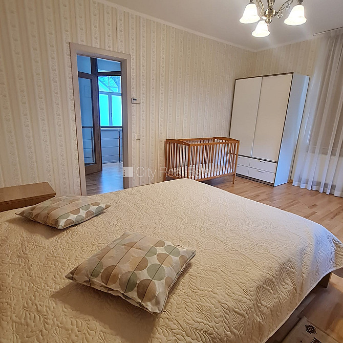 Privātmāja, labiekārtota apzaļumota teritorija, bruģēts piebraucamais ceļš, slēgta Jūrmala - foto 3