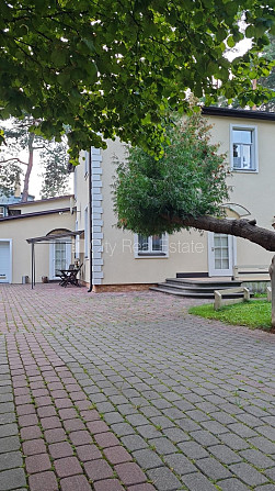 Privātmāja, labiekārtota apzaļumota teritorija, bruģēts piebraucamais ceļš, slēgta Jūrmala - foto 10