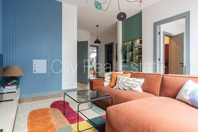 Renovēta māja, luksuss apartamenti  82 m2, ir lifts, kāpņu telpa pēc kapitālā remonta, logi Rīga - foto 1