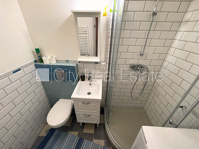 Renovēta māja, labiekārtots apzaļumots pagalms, slēgts pagalms, iespēja nomāt Rīga - foto 6