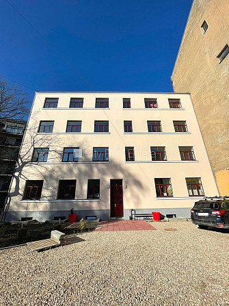 Renovēta māja, labiekārtots apzaļumots pagalms, slēgts pagalms, iespēja nomāt Rīga - foto 12