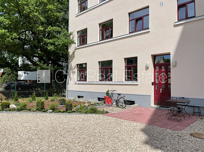 Renovēta māja, labiekārtots apzaļumots pagalms, slēgts pagalms, iespēja nomāt Rīga - foto 11