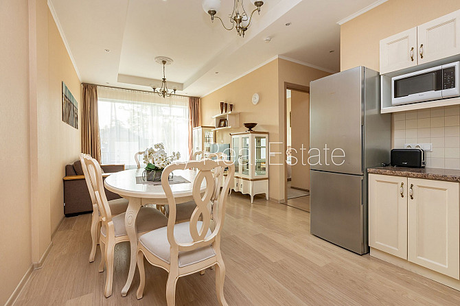 Renovēta māja, fasāde ar dekoratīvo apmetumu, slēgts pagalms, balkons 2 m2, logi vērsti uz Rīga - foto 4