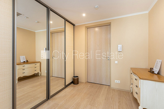 Renovēta māja, fasāde ar dekoratīvo apmetumu, slēgts pagalms, balkons 2 m2, logi vērsti uz Rīga - foto 16