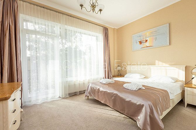 Renovēta māja, fasāde ar dekoratīvo apmetumu, slēgts pagalms, balkons 2 m2, logi vērsti uz Rīga - foto 9