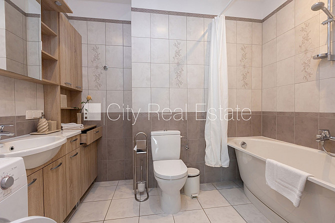 Renovēta māja, fasāde ar dekoratīvo apmetumu, slēgts pagalms, balkons 2 m2, logi vērsti uz Rīga - foto 12