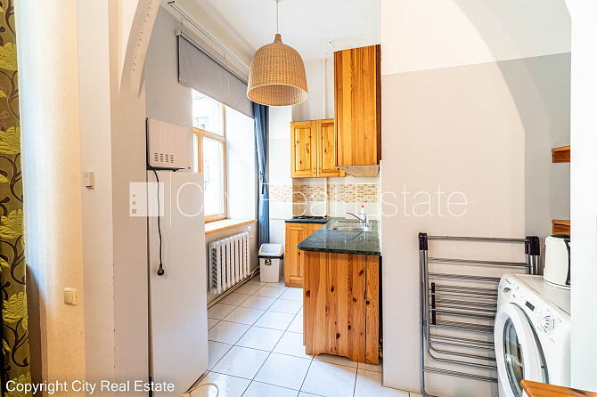 Fasādes māja, renovēta māja, fasāde ar dekoratīvo apmetumu, slēgts pagalms, kāpņu telpa Rīga - foto 19