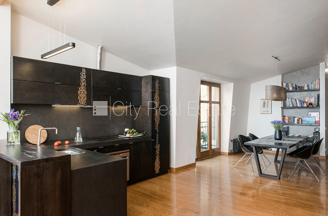 Fasādes māja, mansards, kāpņu telpa pēc kapitālā remonta, franču balkons, jumta terase, Rīga - foto 20