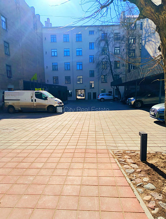 Pagalma ēka, slēgts pagalms, iespēja nomāt autostāvvietu, ieeja no pagalma, pagalmā bērnu Rīga - foto 14