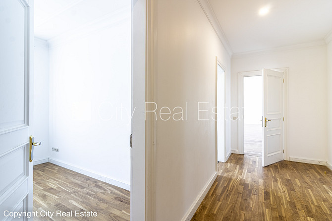 Fasādes māja, renovēta māja, slēgts pagalms, ieeja no ielas, ir lifts, kāpņu telpa pēc Rīga - foto 19