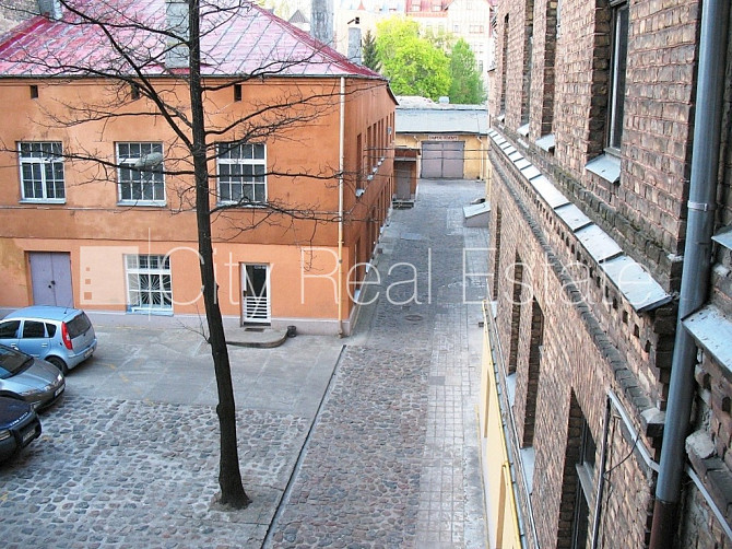 Fasādes māja, renovēta māja, slēgts pagalms, ieeja no ielas, ir lifts, kāpņu telpa pēc Rīga - foto 12