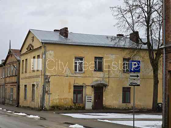 Продается жилой дом в центре Яунелгавы, состоит из 7 квартир. Отличный объект, где Jaunjelgava