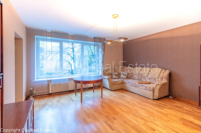 Fasādes māja, ķieģeļu mūra sienas, ieeja no ielas, ir lifts, kāpņu telpa pēc kosmētiskā Rīga - foto 9