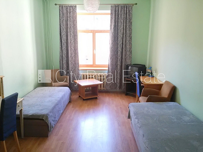 Fasādes māja, renovēta māja, fasāde ar dekoratīvo apmetumu, slēgts pagalms, ieeja no ielas Rīga - foto 11