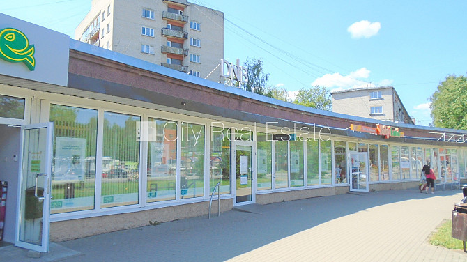 Fasādes māja, viena kvadrātmetra apsaimniekošanas maksa mēnesī  1.6 EUR, ieeja no ielas, logi Rīga - foto 1