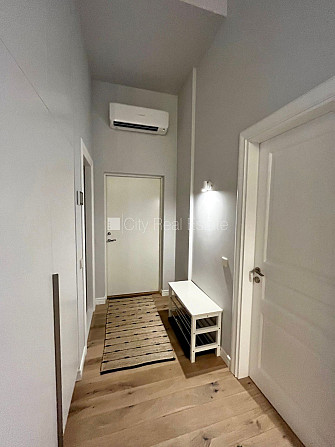 Fasādes māja, renovēta māja, vieta automašīnai, ieeja no ielas, luksuss apartamenti , ir Rīga - foto 12