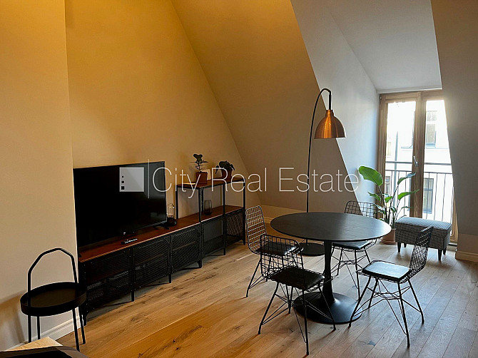 Fasādes māja, renovēta māja, vieta automašīnai, ieeja no ielas, luksuss apartamenti , ir Rīga - foto 1
