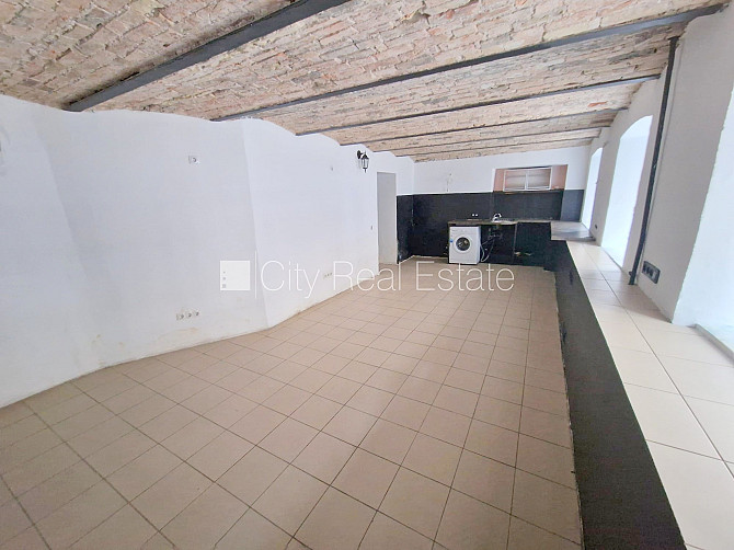 Fasādes māja, renovēta māja, ieeja no pagalma, puspagrabs, logi vērsti uz ielas pusi, Rīga - foto 10