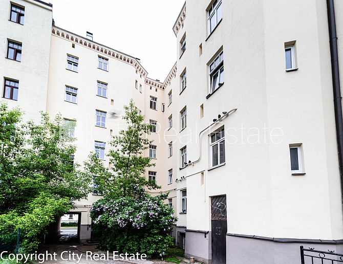 Privātmāja, jaunceltne, labiekārtota apzaļumota teritorija 1600 m2, teritorijas iebrauktuves Jūrmala - foto 17