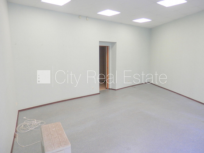 Fasādes māja, renovēta māja, ieeja no ielas un pagalma, logi vērsti uz ielas pusi, halle 30 Rīga - foto 5