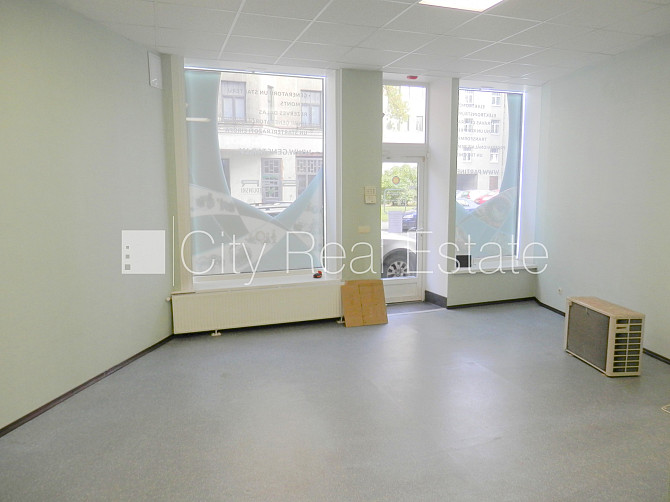 Fasādes māja, renovēta māja, ieeja no ielas un pagalma, logi vērsti uz ielas pusi, halle 30 Rīga - foto 3