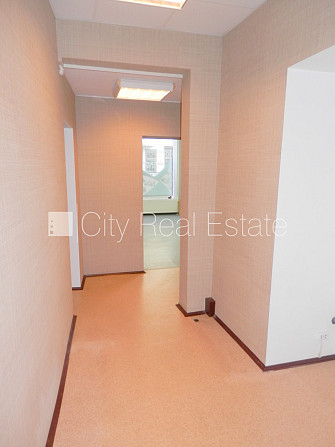 Fasādes māja, renovēta māja, ieeja no ielas un pagalma, logi vērsti uz ielas pusi, halle 30 Rīga - foto 9