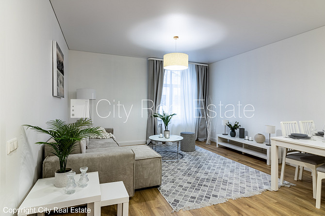 Restaurēta māja, fasāde ar koka apdari, labiekārtots apzaļumots pagalms, slēgts pagalms, Rīga - foto 2