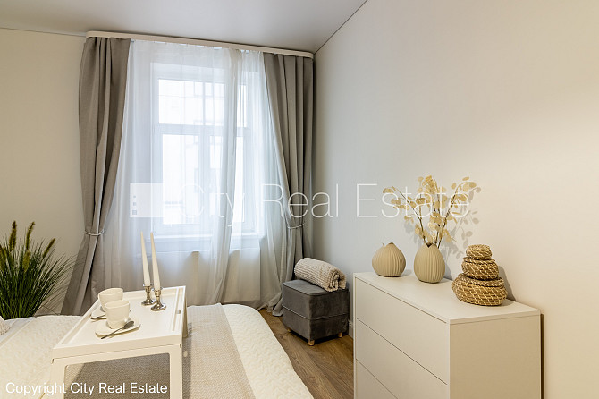 Restaurēta māja, fasāde ar koka apdari, labiekārtots apzaļumots pagalms, slēgts pagalms, Rīga - foto 8