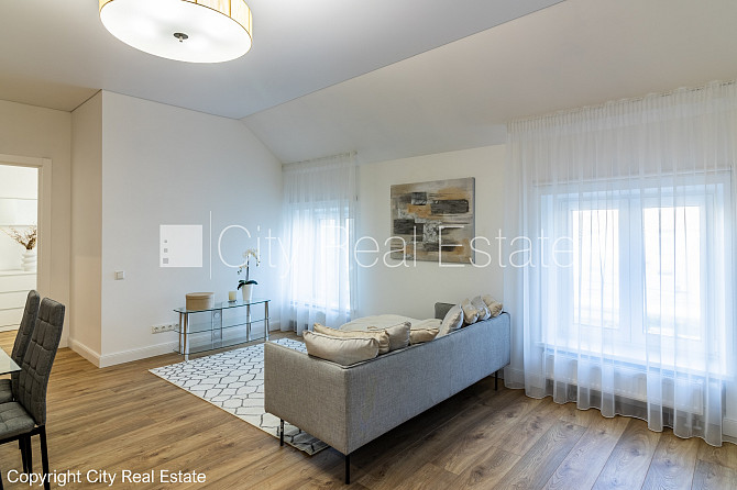 Restaurēta māja, fasāde ar koka apdari, energo efektīva māja, labiekārtots apzaļumots Rīga - foto 7