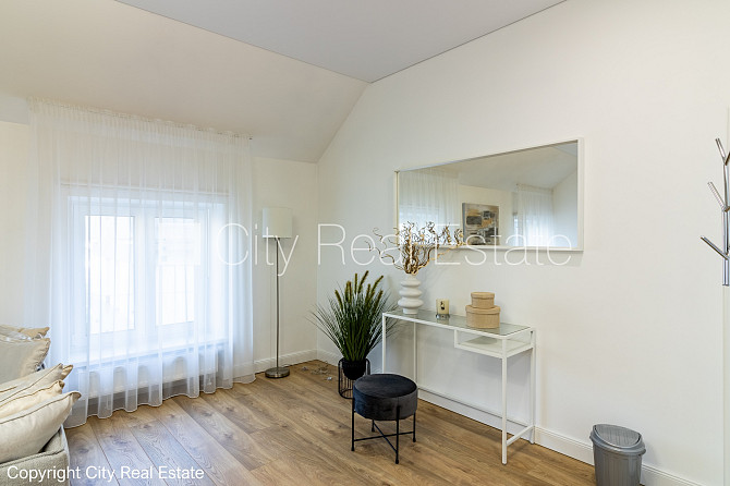 Restaurēta māja, fasāde ar koka apdari, energo efektīva māja, labiekārtots apzaļumots Rīga - foto 8